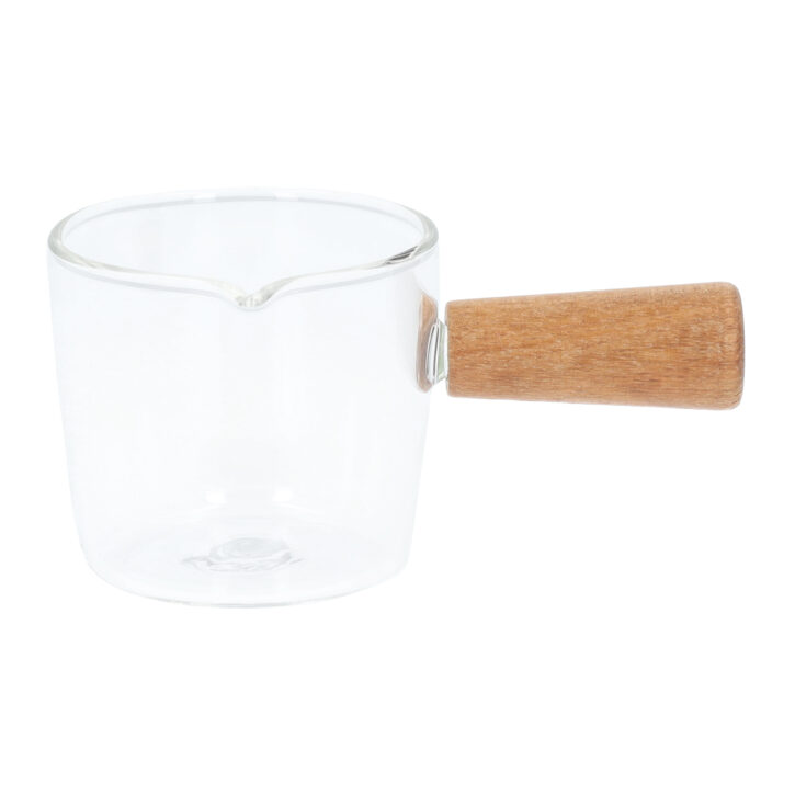 Melkkan glas met handvat van hout