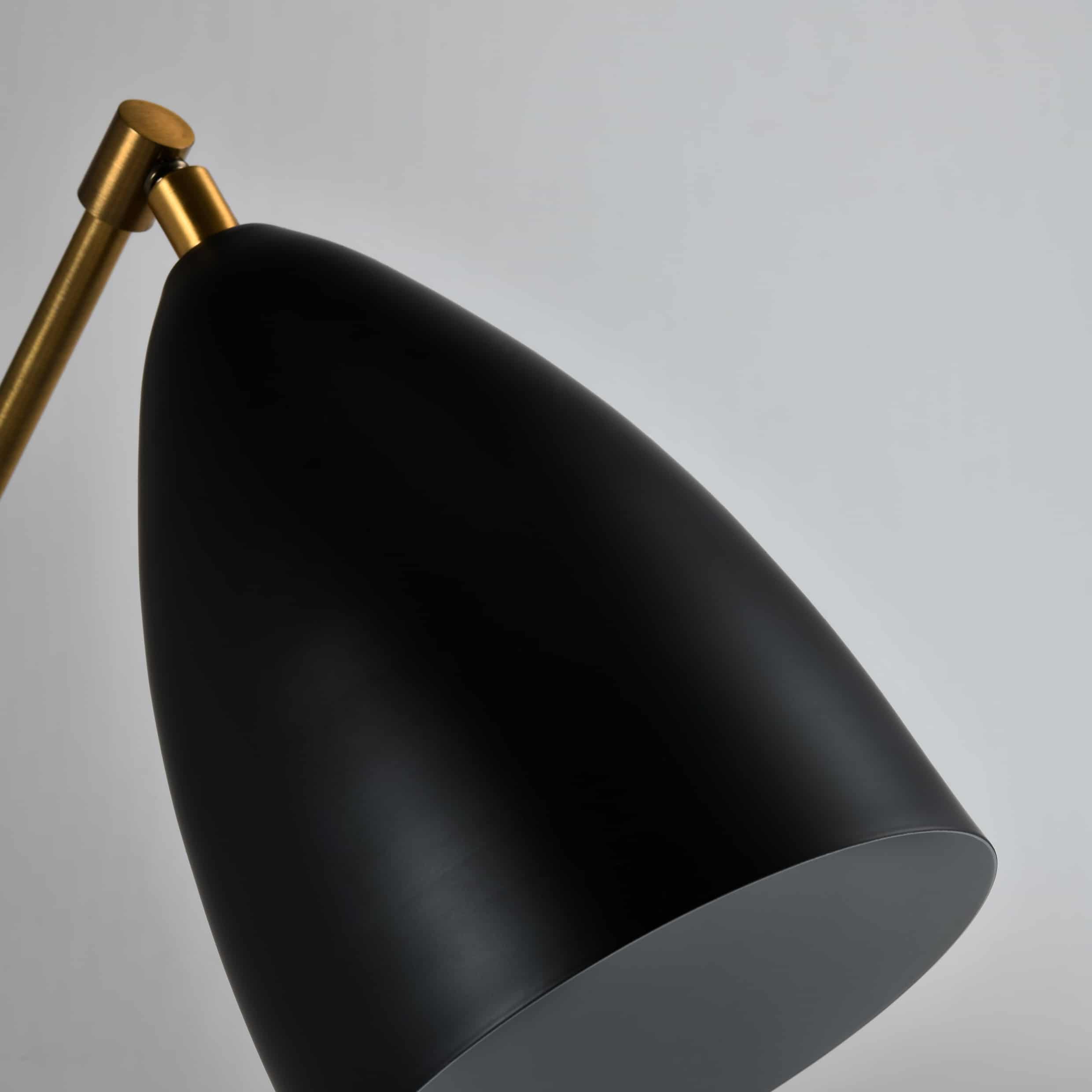 Moderne tafellamp met verstelbare kap