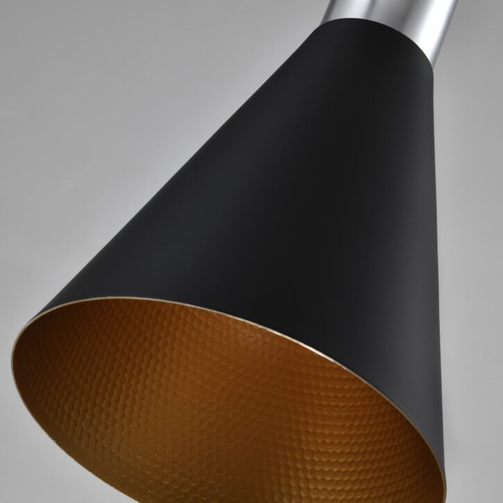 Moderne hanglamp in het zwart met kegelvorm