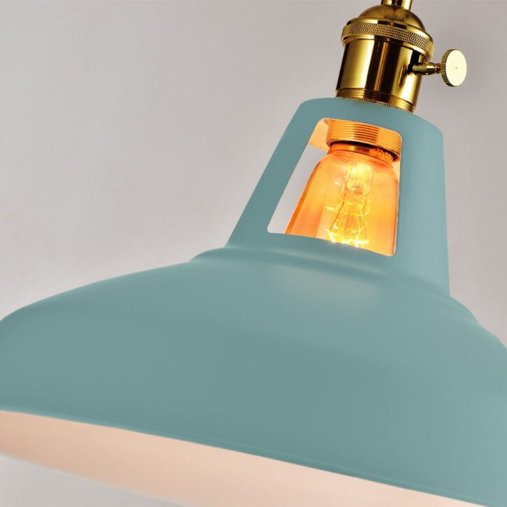 Groene lamp met open bovenkant en gouden accent