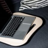 Schootkussen voor je laptop in beige kleur
